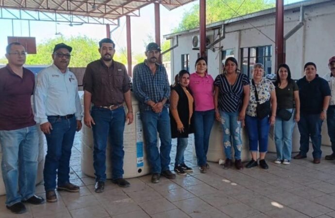 Beneficia ITAVU a comunidades de Burgos y Méndez con tinacos equipados