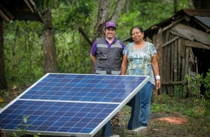DIF Tamaulipas e IUSA instalan sistemas fotovoltaicos en comunidades rurales de Tamaulipas