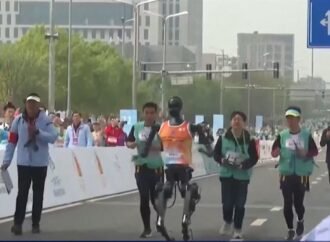 El robot chino Tiangong consigue terminar una media maratón