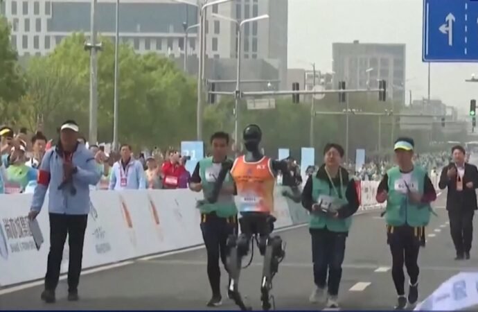El robot chino Tiangong consigue terminar una media maratón