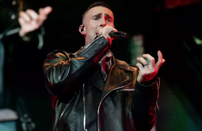 Adam Levine confirma nuevo álbum y gira de Maroon 5