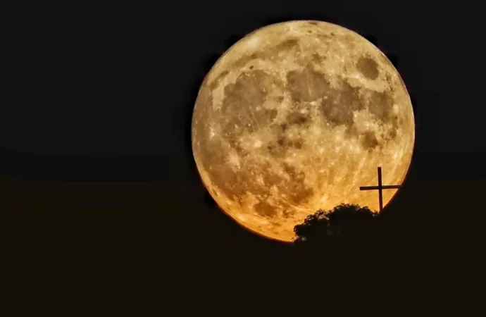 ¿Por qué siempre hay luna llena en Semana Santa?