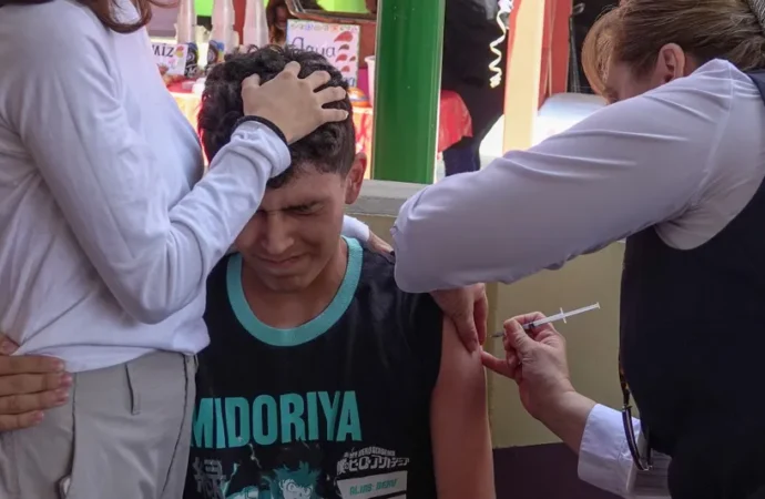 ¿Quiénes deberán vacunarse contra el sarampión y tos ferina? David Kershenobich responde