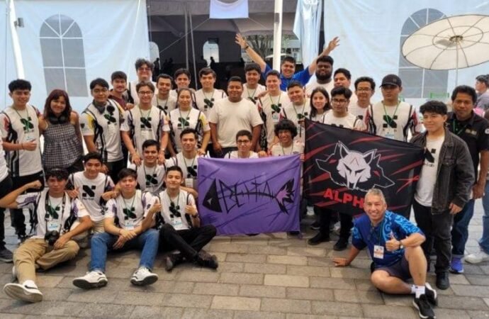 Ganan estudiantes de la UPV medalla de plata en Torneo Mexicano de Robótica