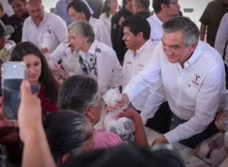 Cumplen Américo y María de Villarreal a las familias de Jaumave