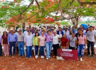 Entrega SEBIEN tinacos en Aldama