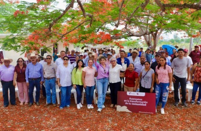 Entrega SEBIEN tinacos en Aldama