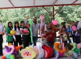 Regalan piñatas elaboradas por PPLs a niñas y niños migrantes de Matamoros