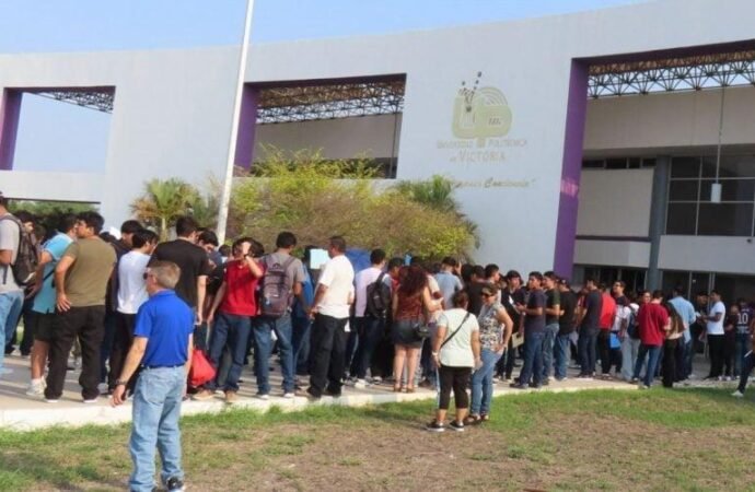 REALIZA UPV EXAMEN DE ADMISIÓN A ASPIRANTES DE NUEVO INGRESO
