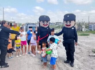 Entrega Guardia Estatal de Género juguetes a niños y niñas de la frontera