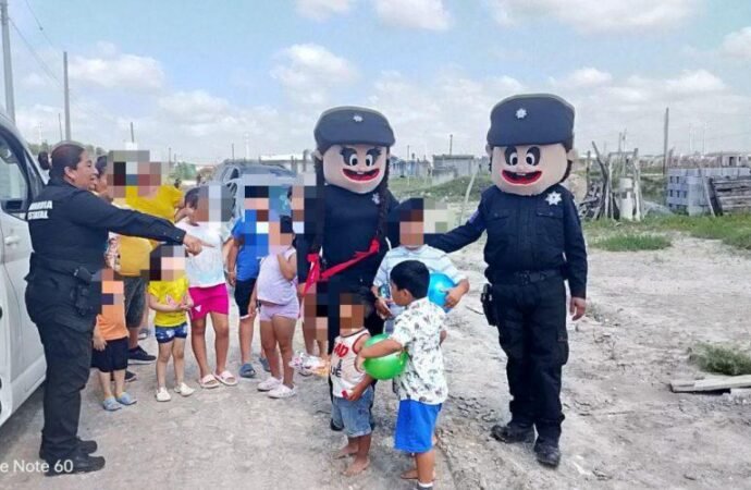 Entrega Guardia Estatal de Género juguetes a niños y niñas de la frontera