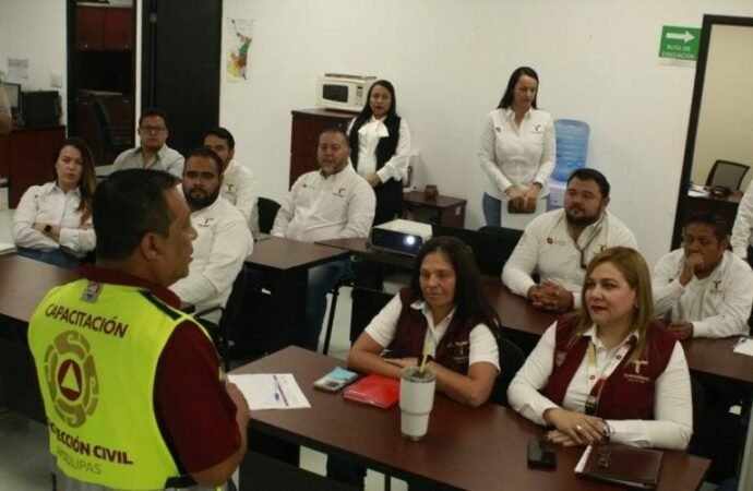 Capacitan a personal de la STPS para prevención y protección contra incendios y primeros auxilios en los centros de trabajo