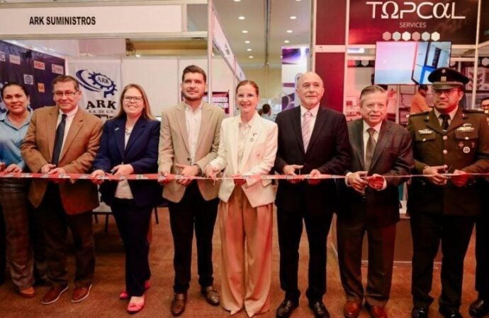 Encabeza Ninfa Cantú Deándar inauguración de la Expo Proveedor Industrial Matamoros 2025