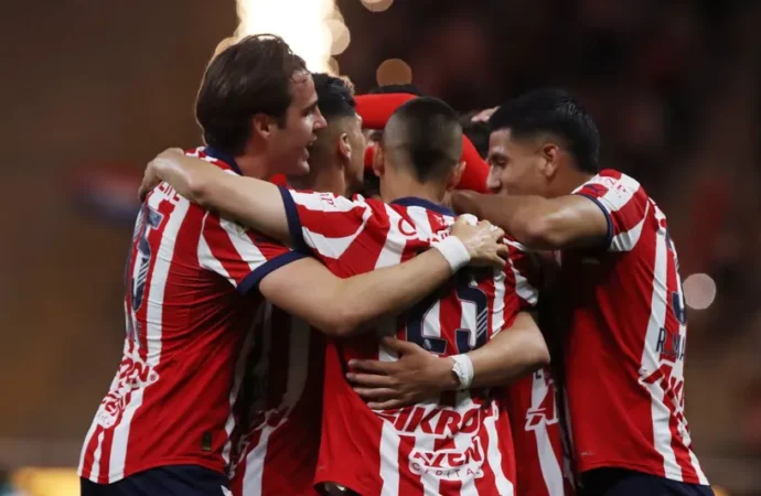 Chivas celebra aniversario en medio de una transición deportiva
