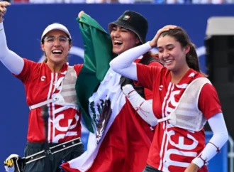 Deportistas reciben aumento en sus becas de Conade