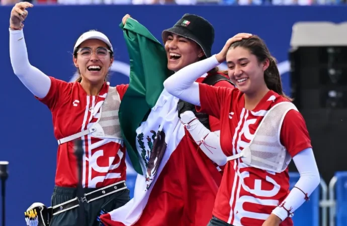 Deportistas reciben aumento en sus becas de Conade