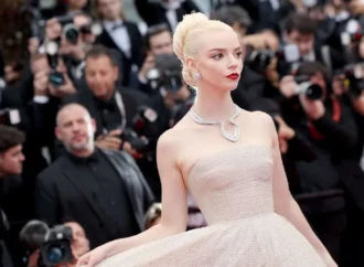 Cannes PROHÍBE la desnudez y la ropa “excesivamente voluminosa” en la alfombra roja del festival