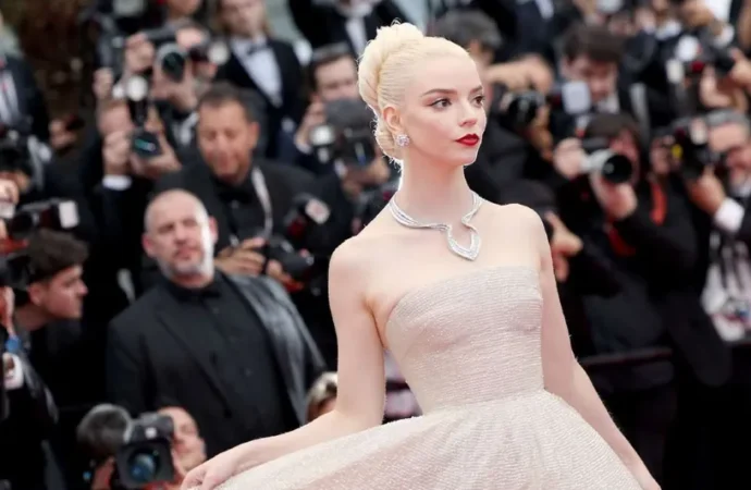 Cannes PROHÍBE la desnudez y la ropa “excesivamente voluminosa” en la alfombra roja del festival