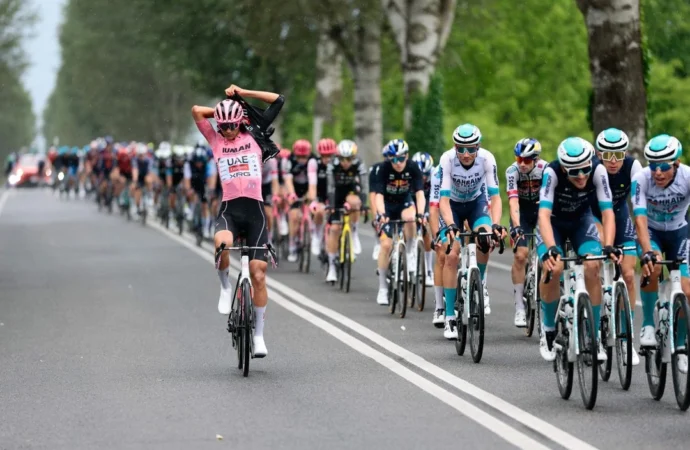 Isaac del Toro se afianza al frente del Giro
