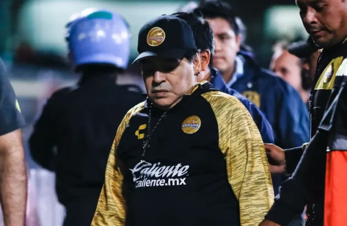 Maradona tenía conductas autolesivas y se recomendó que no tuviera internación domiciliaria antes de su muerte