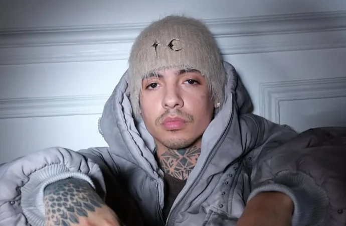 Natanael Cano desata controversia tras usar pantalones con el rostro de ‘El Chapo’ Guzmán y Pablo Escobar