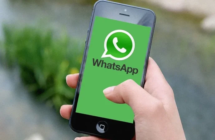WhatsApp aumenta el uso de IA en sus chats: podrás resumir mensajes sin leer