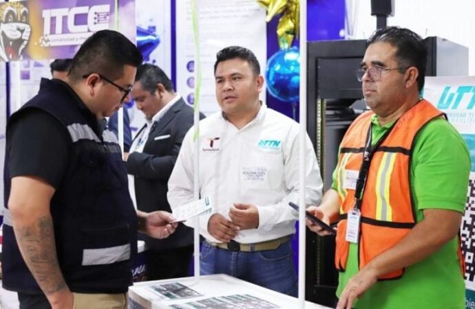 Presenta UTTN su oferta educativa en feria organizada por maquiladora