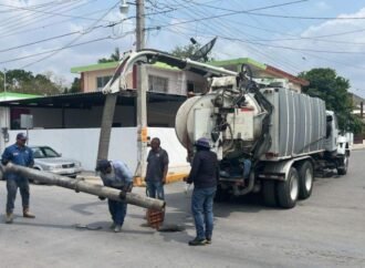 Realiza Secretaría de Recursos Hidráulicos labores de mantenimiento a la red hidrosanitaria en Xicoténcatl y Abasolo