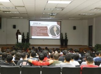 Comparte egresada de la UTTN experiencias de éxito con estudiantes de Mecatrónica