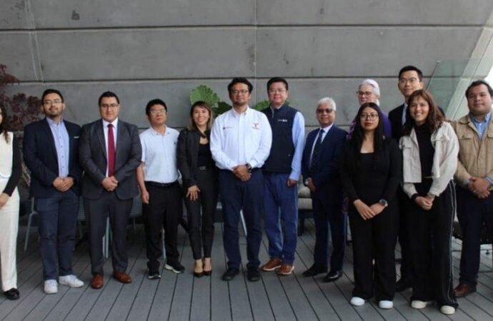 Sostienen reunión estratégica SEDENER y directivos del Parque Eólico “Huizache”