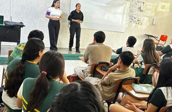 Previenen acoso escolar y cibernético en estudiantes de secundaria