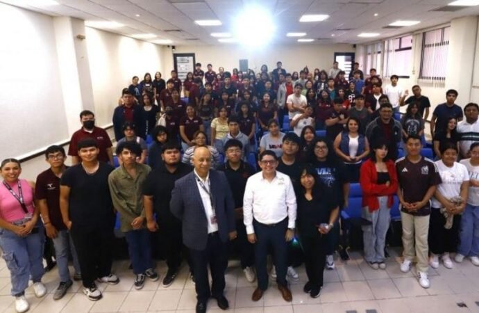 Participan estudiantes de la UTTN en Foro sobre Medio Ambiente