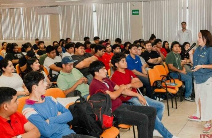 Asisten estudiantes del Tec Mante a conferencia sobre el papel transformador de la educación