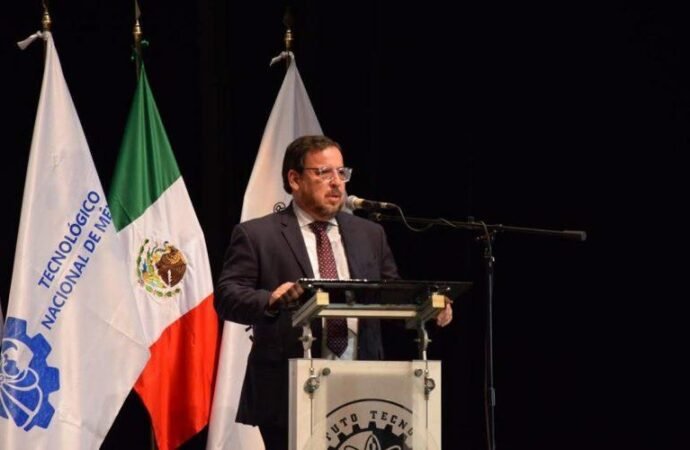 Reitera titular de la SET su compromiso con la educación superior