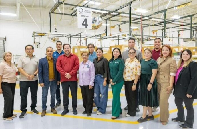 Distingue SET a maestras y maestros del ITNLD por 30 y 40 años de servicio educativo