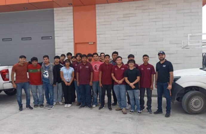 Fortalece UTTN vinculación de estudiantes con sector empresarial