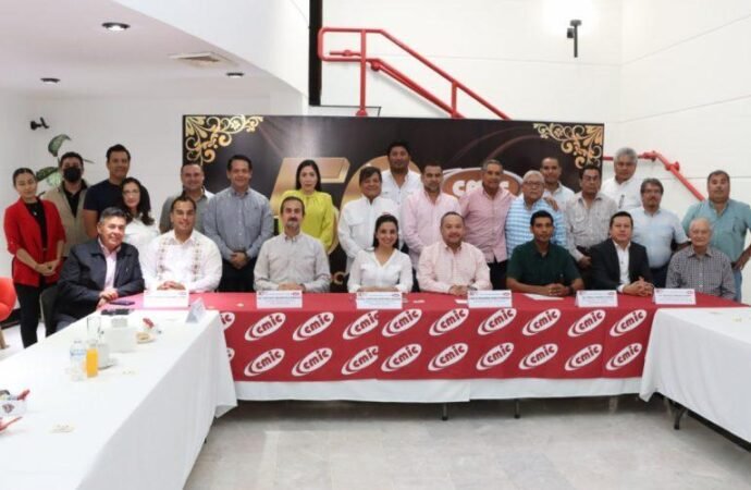 Capacita Secretaría del Trabajo a integrantes de la CMIC Tampico sobre actualizaciones en leyes laborales