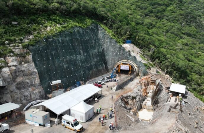 Américo Villarreal impulsa infraestructura verde: concreto ecológico y reforestación en carretera Mante–Ocampo–Tula